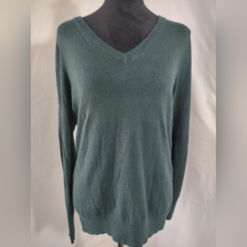 A NEW DAY Women's Hunter Green "V" Neck Sweater Size Medium